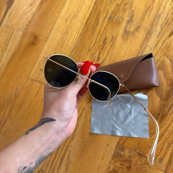 Ray-Ban Gold Frame Sunglasses with Brown Case - Picture 2 of 2